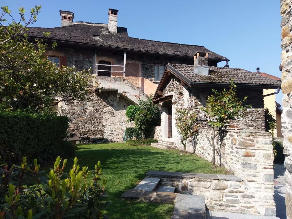 Corte Delle Camelie Gambarogno Luaran gambar